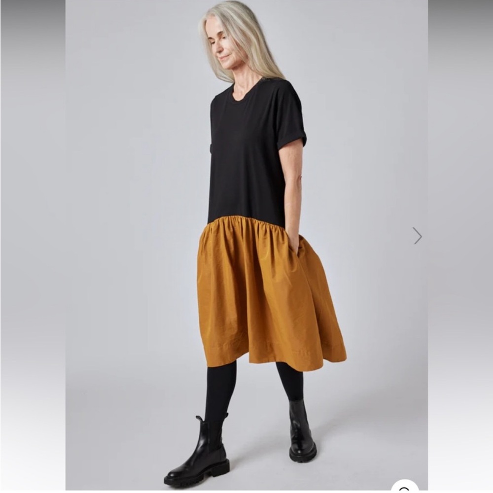 RUTI The Zero Effort Midi Dress Black & Gold